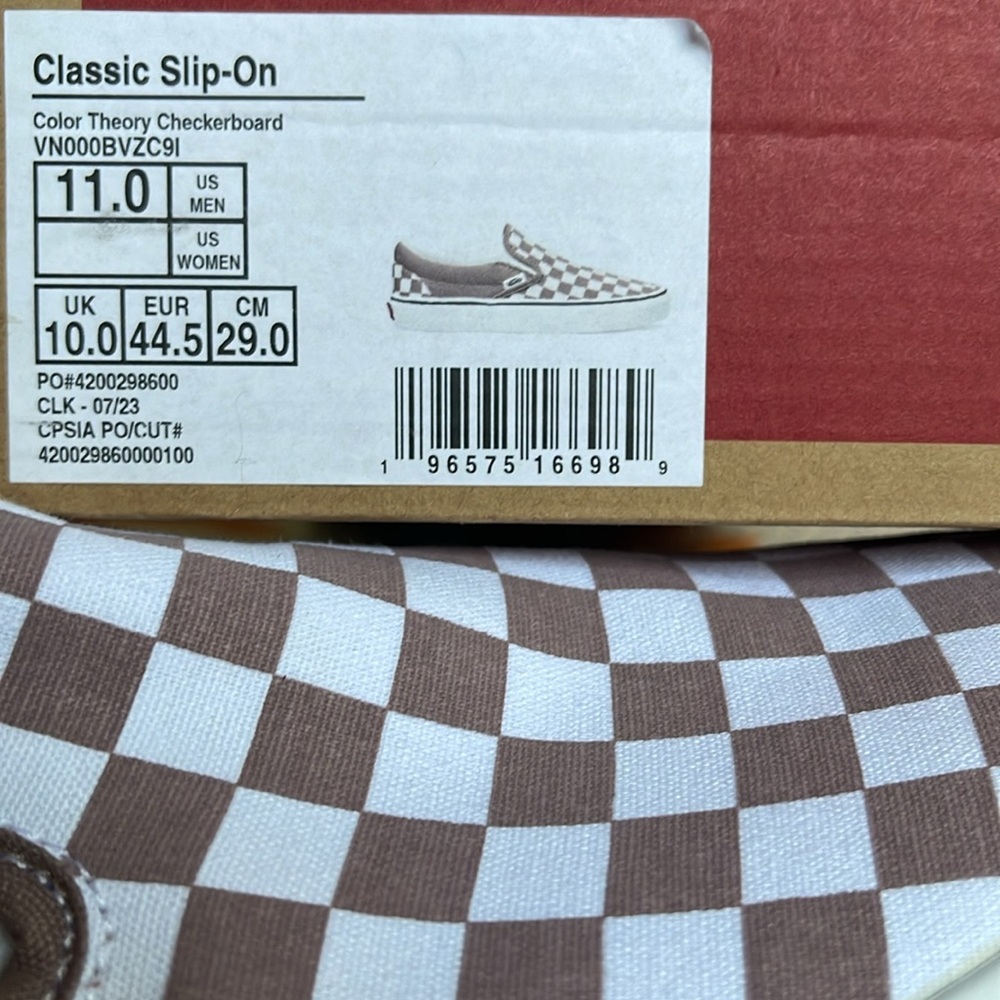 Vans Men’s Classic Slip-On
Color Theory Checkerboard
VN000BVZC9|
Sneakers - Picture 16 of 16